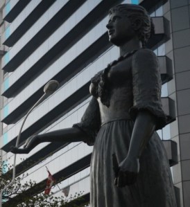 Princess Isabel a statue in Rio.